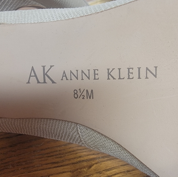 #16 Anne Klein AK Cream-Colored Round-Toed Pump 8.5M - Picture 10 of 13